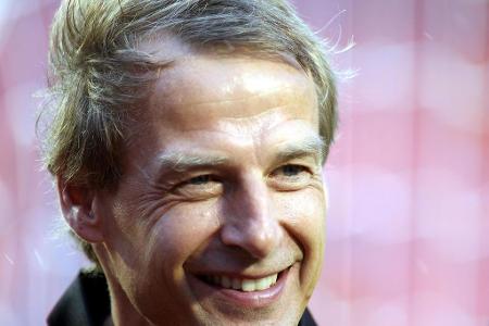 Über den neuen Mercedes-Mannschaftsbus des DFB: 'Hat der eigentlich schon den Elch-Test bestanden?'