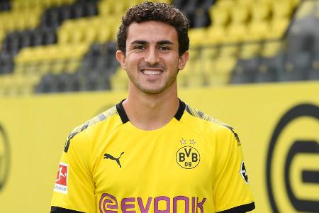 Kam erst im Endspurt der Saison zu seinen ersten Einsätzen für die BVB-Profis, ließ dabei sein Talent aufblitzen. Gute Leist...