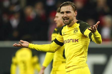 Spielte unter Favre wenig überraschend kaum noch eine Rolle, obwohl ihm der BVB im letzten Sommer einen Wechsel untersagte. ...