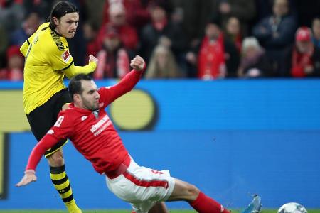 Konnte nicht beweisen, warum der BVB für ihn im letzten Sommer 25 Millionen Euro nach Hoffenheim überwies. Hinten mit einige...