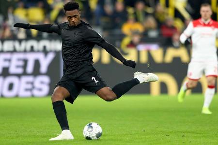 Bis November quasi gar nicht gefragt, dann einer der Garanten für die erhöhte defensive Stabilität des BVB. In den Luftduell...