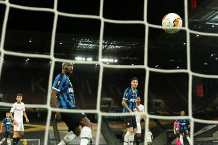 Unglücksrabe Lukaku schwänzt Siegerehrung Unglücksrabe Lukaku schwänzt Siegerehrung