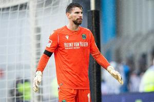Zieler zum Corona-Test in Köln