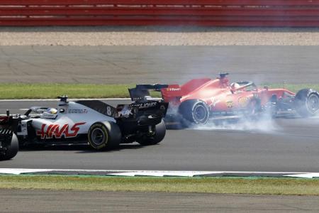 Formel 1: Vettel dreht sich in erster Kurve und fällt weit zurück Formel 1: Vettel dreht sich in erster Kurve und fällt weit zurück