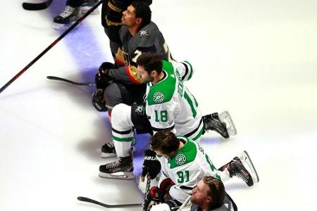NHL-Spieler knien erstmals bei Nationalhymnen NHL-Spieler knien erstmals bei Nationalhymnen