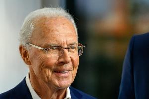 Beckenbauer: "100-Jahres-Vertrag" für "Zauberer" Flick