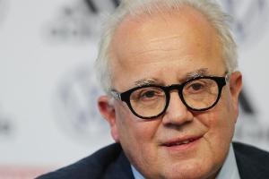 DFB-Präsident Keller besucht JSA: "Jungen Menschen zweite Chance geben"