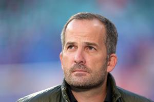 Schalke verpatzt Baum-Debüt - Leipzig neuer Tabellenführer