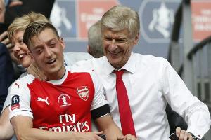Wenger: Özils Abstieg "eine Schande"