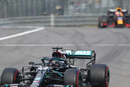 Formel 1: Hamilton gewinnt am Nürburgring und stellt Schumacher-Rekord ein Formel 1: Hamilton gewinnt am Nürburgring und stellt Schumacher-Rekord ein
