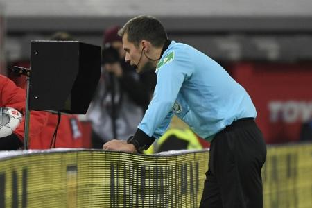 DFB-Schiedsrichter auf Twitter - Informationen über Video-Assistenten DFB-Schiedsrichter auf Twitter - Informationen über Video-Assistenten
