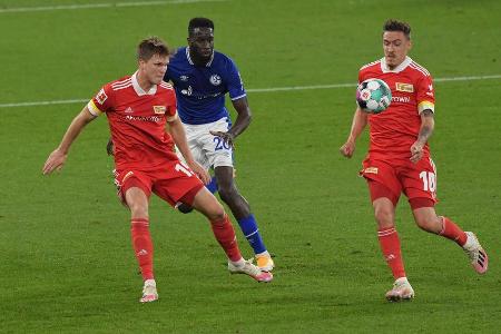 Nach einem katastrophalen Saisonstart hat der FC Schalke 04 den ersten Punkt der neuen Spielzeit eingesackt. Im Heimspiel ge... Nach einem katastrophalen Saisonstart hat der FC Schalke 04 den ersten Punkt der neuen Spielzeit eingesackt. Im Heimspiel ge...