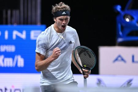 Zverev zieht wieder ins Halbfinale von Köln ein Zverev zieht wieder ins Halbfinale von Köln ein