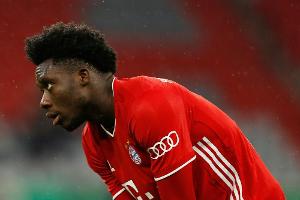 Bayern-Star Davies verletzt sich gegen Frankfurt