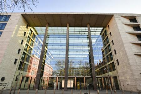 Streit um Coronahilfen - Ministerium verteidigt Richtlinien Streit um Coronahilfen - Ministerium verteidigt Richtlinien