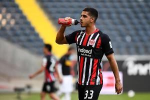 Frankfurt verpflichtet Andre Silva fest von Milan