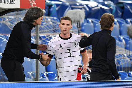Bei seinem Debüt bei der Nationalmannschaft mit Licht und Schatten, als er zwar die Vorlage zum Tor von Timo Werner lieferte...