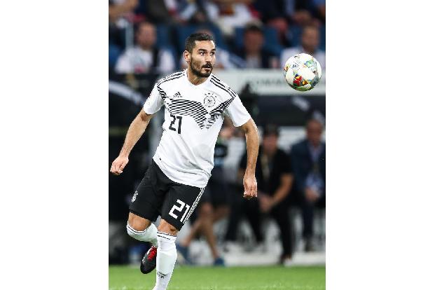 Erzielte gegen die Schweiz sein achtes Länderspieltor und bewies dabei große spielerische Klasse, indem er das Spielgerät pl...