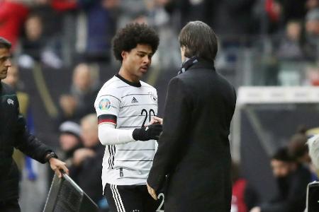 UEFA lässt wieder fünf Auswechslungen zu UEFA lässt wieder fünf Auswechslungen zu