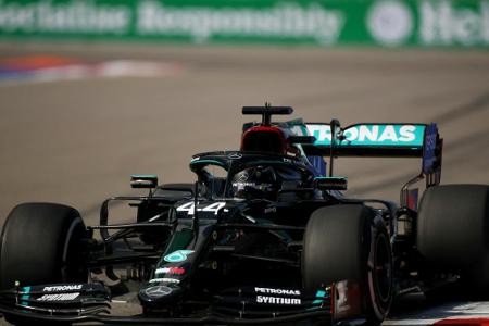Mercedes gibt das Tempo vor: Bottas und Hamilton im Training vorn Mercedes gibt das Tempo vor: Bottas und Hamilton im Training vorn