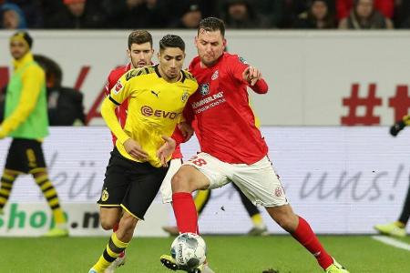 Mainz 05 stellt Stürmer Szalai frei Mainz 05 stellt Stürmer Szalai frei