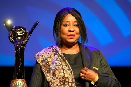 FIFA-Generalsekretärin Samoura in IWF Hall of Fame aufgenommen FIFA-Generalsekretärin Samoura in IWF Hall of Fame aufgenommen