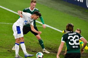 Erster Sieg nach 273 Tagen: Schalke quält sich lange gegen Viertligisten