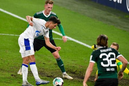 Erster Sieg nach 273 Tagen: Schalke quält sich lange gegen Viertligisten Erster Sieg nach 273 Tagen: Schalke quält sich lange gegen Viertligisten