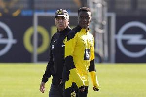 Am 16. Geburtstag: Favre lässt Moukoko-Berufung offen
