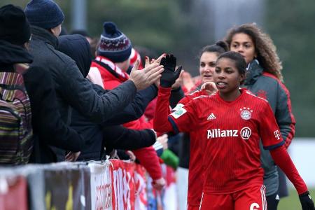 Bayern-Frauen feiern klaren Sieg im Spitzenspiel gegen Wolfsburg Bayern-Frauen feiern klaren Sieg im Spitzenspiel gegen Wolfsburg