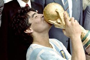 Maradonas Karriere im Zeitraffer (zusammengestellt vom SID)