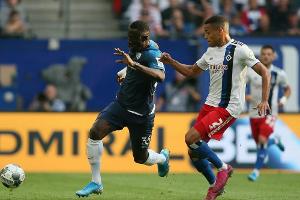 Bares für Falsches: HSV-Fan ersteigert "Gaymerah"-Trikot
