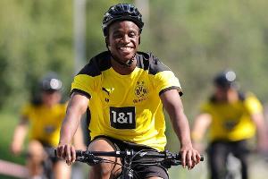 Moukoko nimmt den Hype locker: "Ich mache mir keinen Druck"