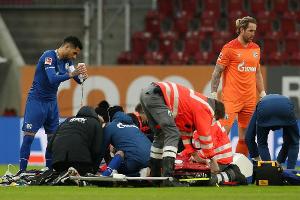 Schalke-Stürmer Uth nach Zusammenprall ansprechbar und stabil