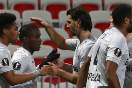 Sieg in Nizza: Leverkusen zieht locker in die Zwischenrunde ein Sieg in Nizza: Leverkusen zieht locker in die Zwischenrunde ein