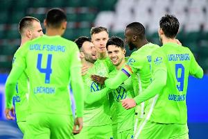 Wolfsburg trotzt Corona-Schrecken: Sieg gegen VfB und Sprung auf Rang vier