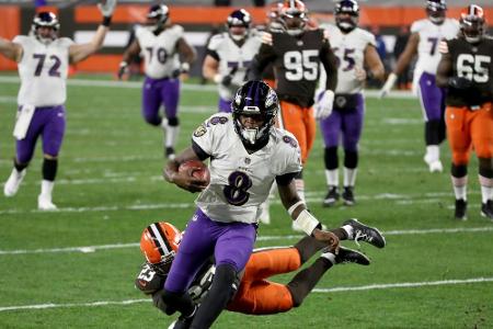 Nach Krämpfen: NFL-Star Jackson führt Ravens zum Sieg Nach Krämpfen: NFL-Star Jackson führt Ravens zum Sieg