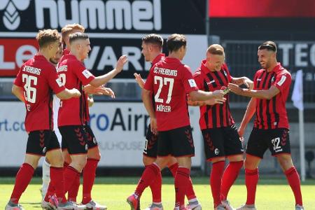 Erster Sieg seit dem Saisonstart: Freiburg stoppt Talfahrt Erster Sieg seit dem Saisonstart: Freiburg stoppt Talfahrt