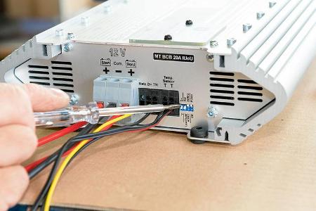 Eine korrekte Ladung beeinflusst die Lebenszeit der Batterie. Eine korrekte Ladung beeinflusst die Lebenszeit der Batterie.