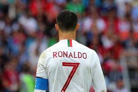 Cristiano Ronaldo überstrahlt auf und neben dem Platz derzeit alle seine Kollegen. Doch kann der Portugiese von Real Madrid ... Cristiano Ronaldo überstrahlt auf und neben dem Platz derzeit alle seine Kollegen. Doch kann der Portugiese von Real Madrid ...