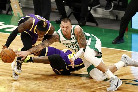 NBA: Schröder gewinnt deutsches Duell mit Theis NBA: Schröder gewinnt deutsches Duell mit Theis
