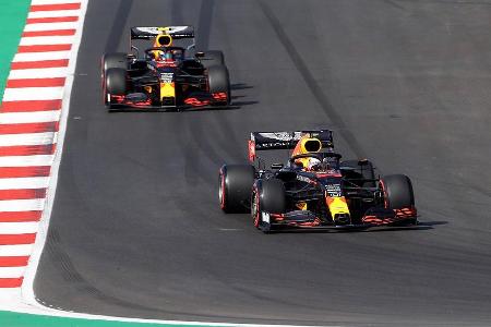 Verstappen ist bei Red Bull natürlich gesetzt. Alex Albon muss seinen Platz hingegen räumen. Der Mexikaner Sergio Pérez beko...