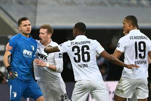 Niederlechner trifft, Gikiewicz hält, FCA gewinnt
