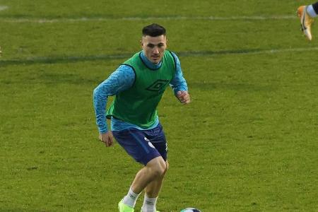 Kolasinac läuft bei Schalke-Debüt als Kapitän auf Kolasinac läuft bei Schalke-Debüt als Kapitän auf