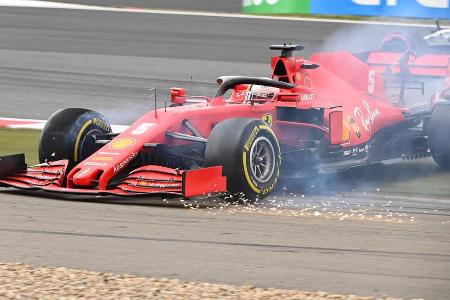 Schon in Runde 11 will Vettel im Zweikampf mit Alfa-Pilot Antonio Giovinazzi zu viel und verbremst sich. Der Heppenheimer dr...