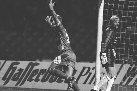 Im August 1994 kam es zu einer der größten Sensationen in der Geschichte des DFB-Pokals: Der FC Bayern München unterlag in d... Im August 1994 kam es zu einer der größten Sensationen in der Geschichte des DFB-Pokals: Der FC Bayern München unterlag in d...