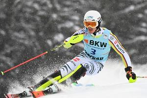 Slalom in Flachau: Straßer scheidet aus, Foss-Solevaag führt