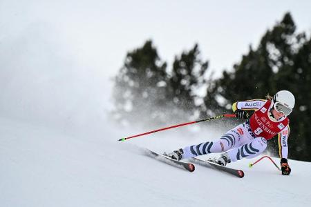 Super-G: Weidle verpasst Top 15 - zwei schwere Stürze Super-G: Weidle verpasst Top 15 - zwei schwere Stürze