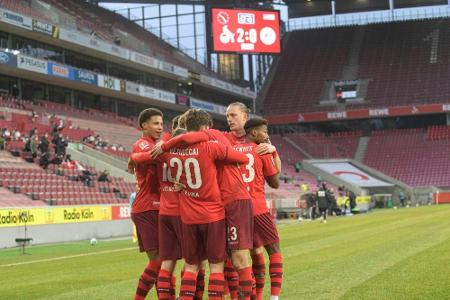 Rexhbecaj schießt Köln zum Sieg im Schnee-Derby Rexhbecaj schießt Köln zum Sieg im Schnee-Derby