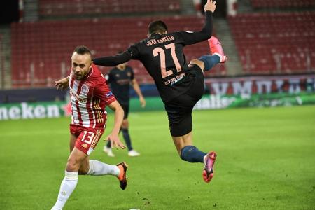 Ex-Bayern-Star Rafinha verlässt Griechenland nach fünf Monaten Ex-Bayern-Star Rafinha verlässt Griechenland nach fünf Monaten